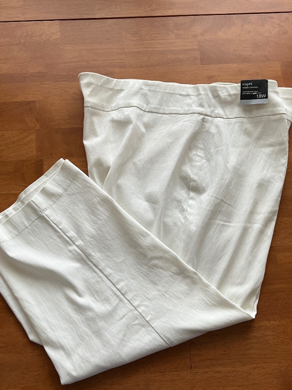 Alfani Tummy Control Pull On Stretch 'Capri' Pants. White, Women's 18W NWT!